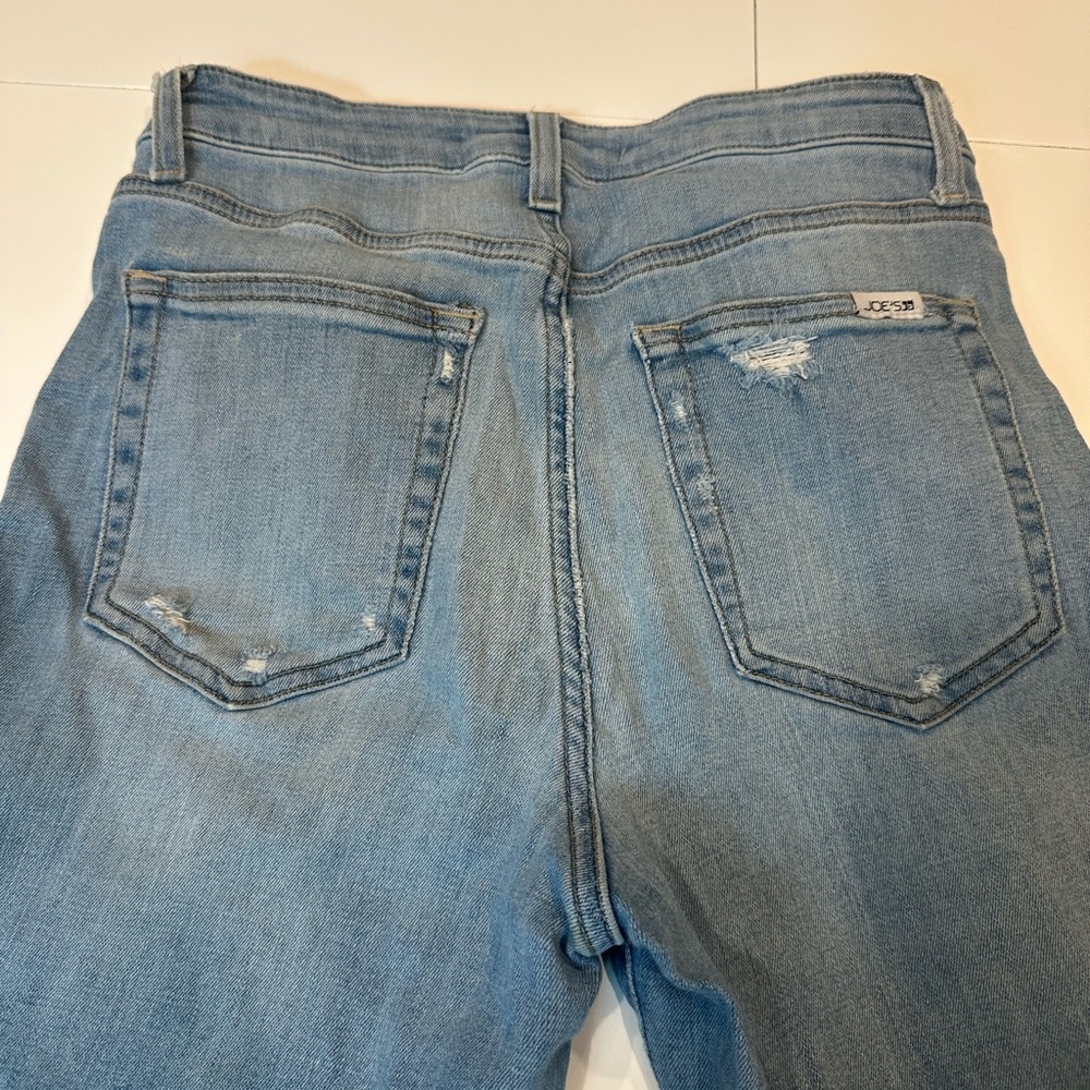 Joe's Jeans Women's Light Blue Cropped high rise Distressed Denim - Picture 4 of 9